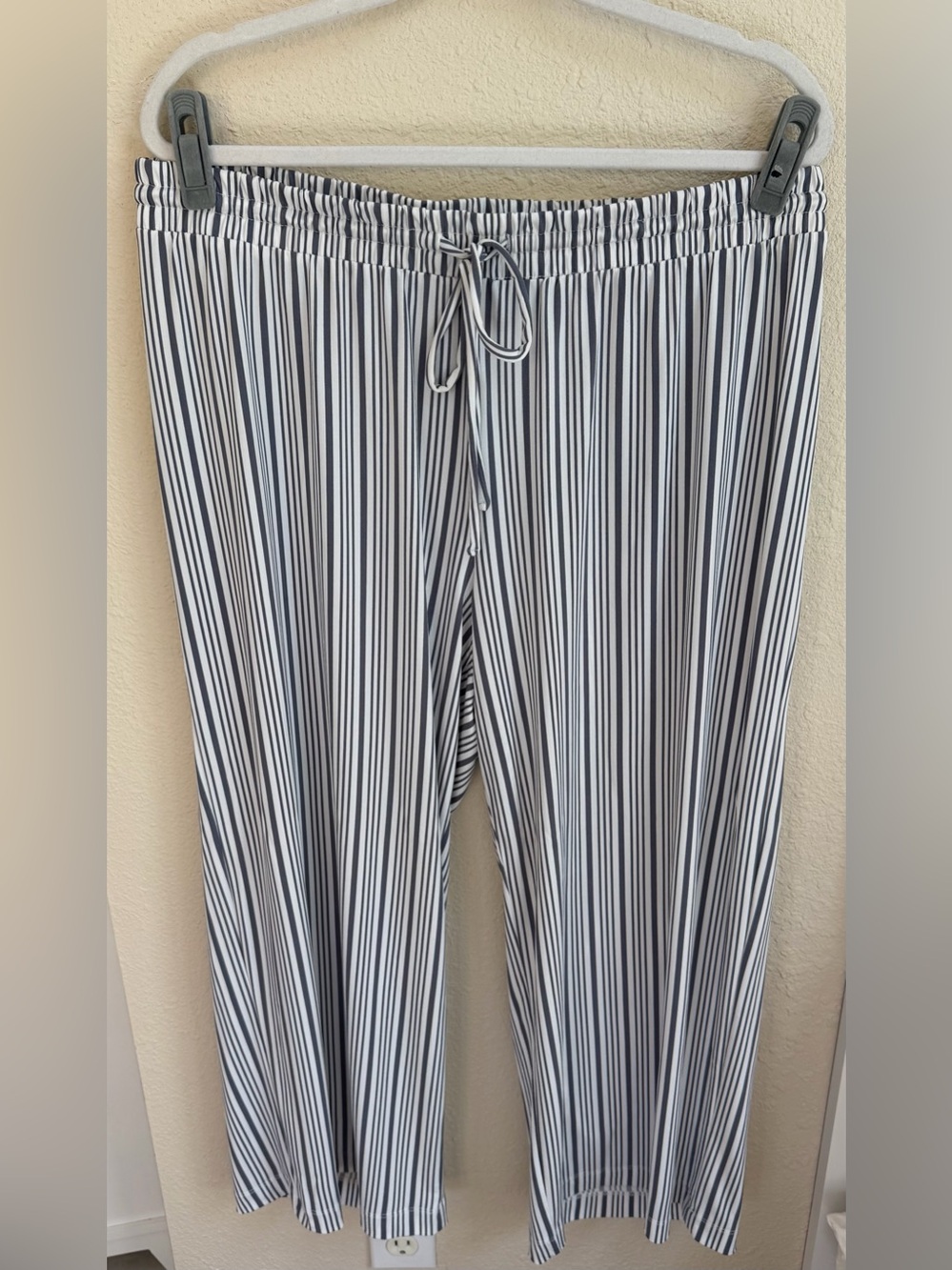 EUC Philosophy Palazzo Pants Blur/White Stripe Size 1X